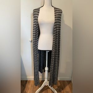 LULAROE Cut Off Sleeve Bottom Slits Fall Cardigan Gray Blk XL